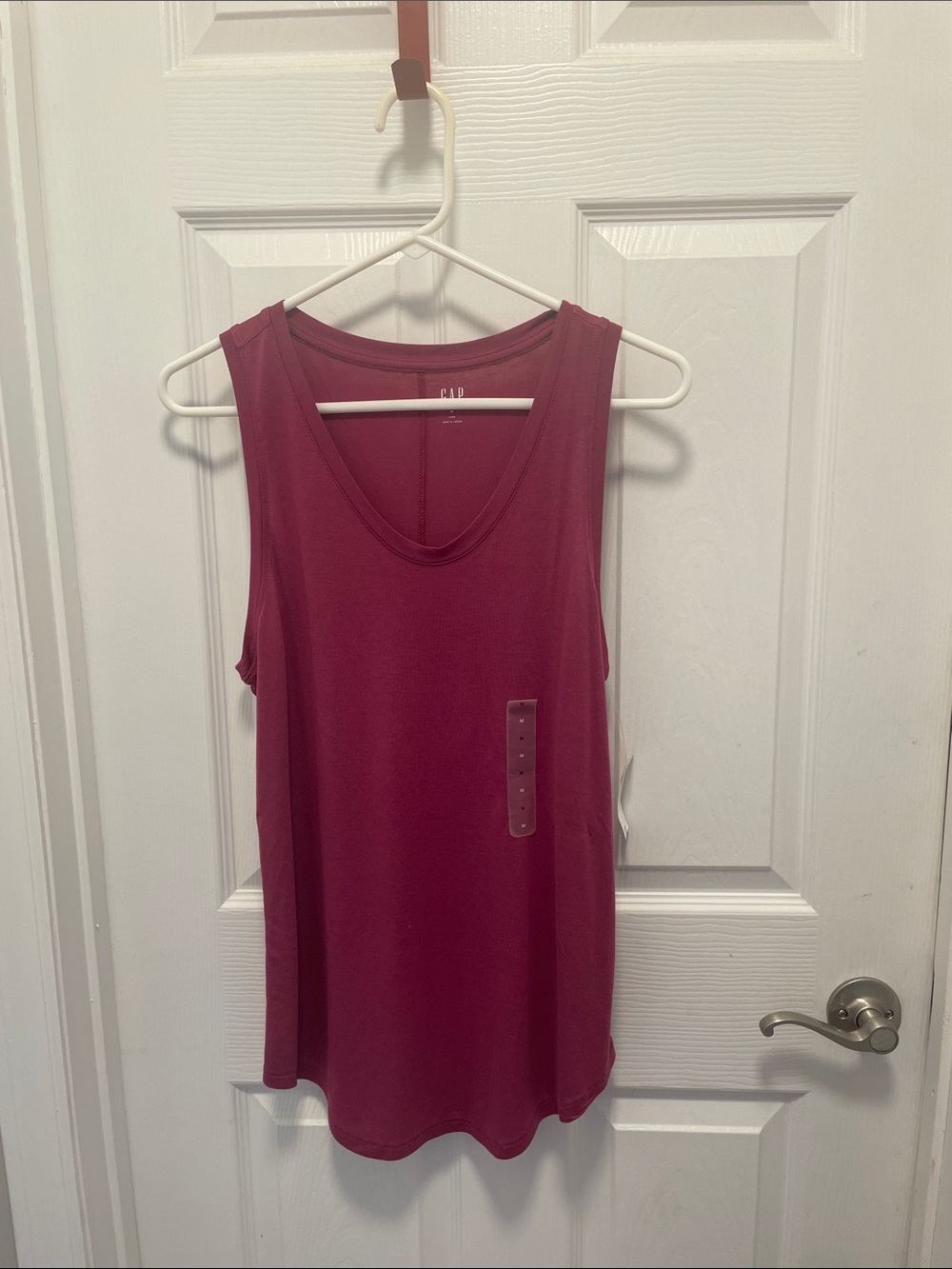 GAP Women's Scoop Neck Tank - Berry
